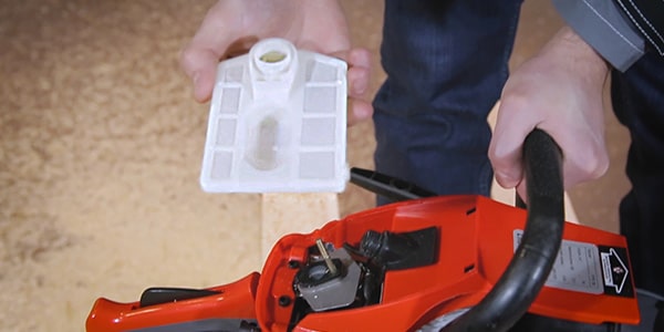 How to clean a chainsaw air filter