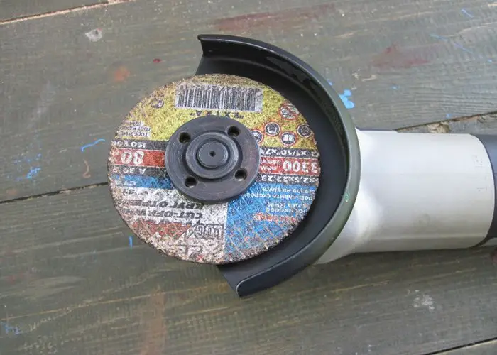How to Remove an Angle Grinder Disc