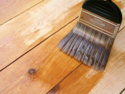 how to treat wood with varnish