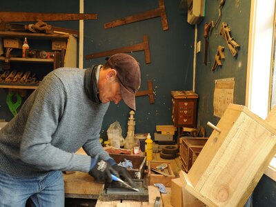 Setup the workbench for wood carving