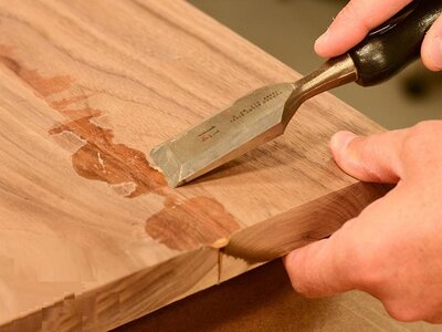 How to Remove Lacquer from Wood with Spatula