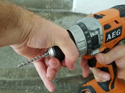 How to Change a Drill Bit step 1