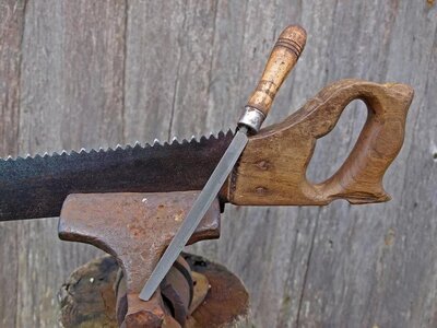 How to Remove Rust from a Hand Saw Blade